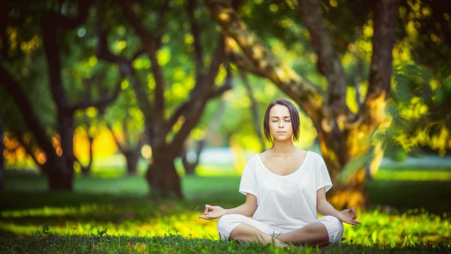 信心十足，女足比赛团队战胜对手精神凝聚力，女足拼搏